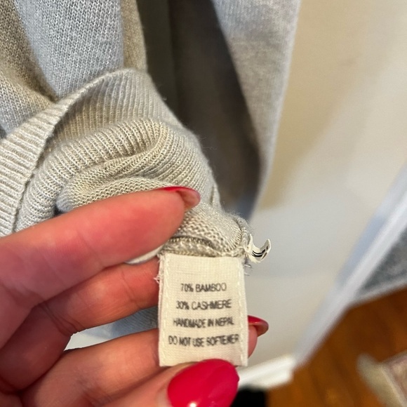 Cashmere and bamboo grey Made in Nepal Sweater. Size Large. Himalayan Sp… - Picture 7 of 7